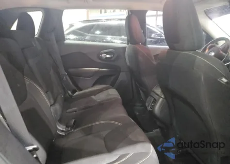 2016 Jeep Cherokee Latitude из США, поврежденный, VIN 1C4PJMCS2GW106179